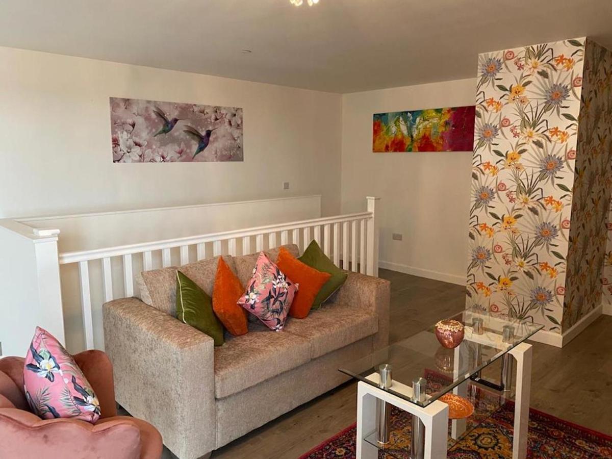 Central Cathedral View Penthouse: Modern Duplex with Terraces Peterborough Exterior photo