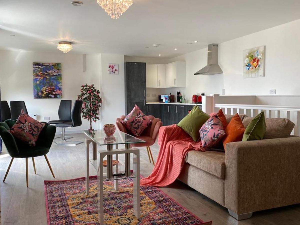 Central Cathedral View Penthouse: Modern Duplex with Terraces Peterborough Exterior photo